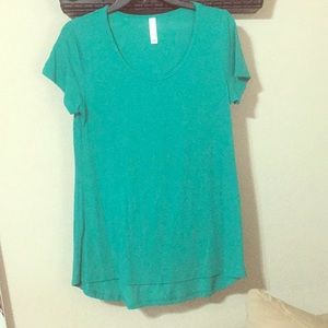 Small LuLaRoe Classic Tee